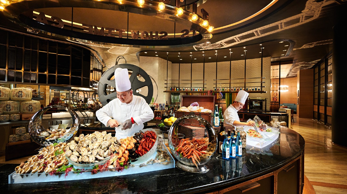 Spotlight Buffet & Concert Package