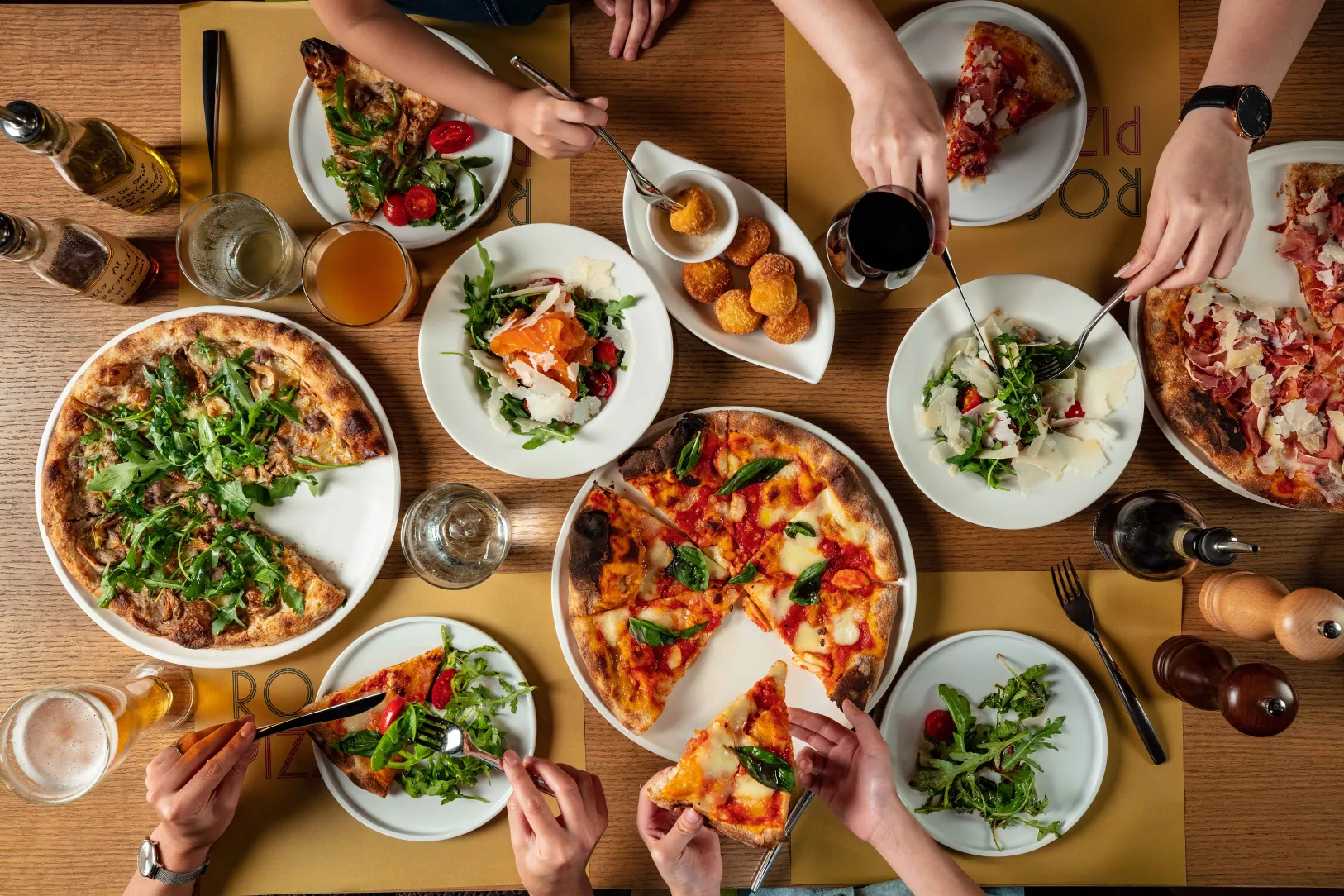 Rossi Pizza_Mood_Dining
