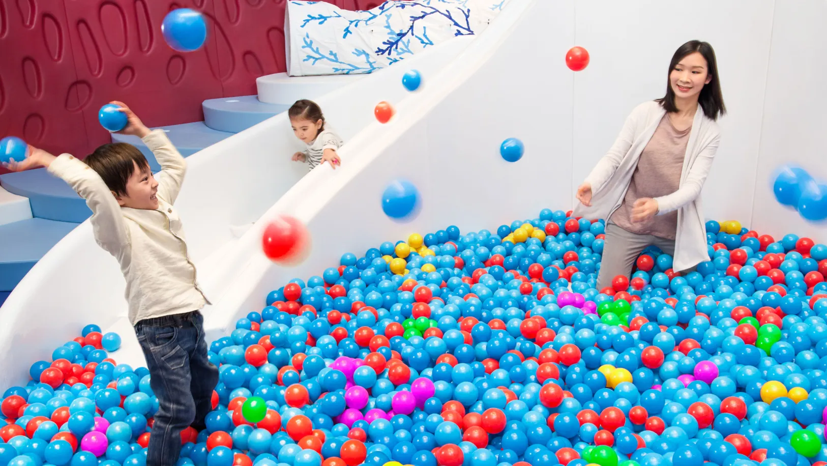KC-Website-Photo_Toddlers-World_kids--mum_2400x1352_V1.jpg