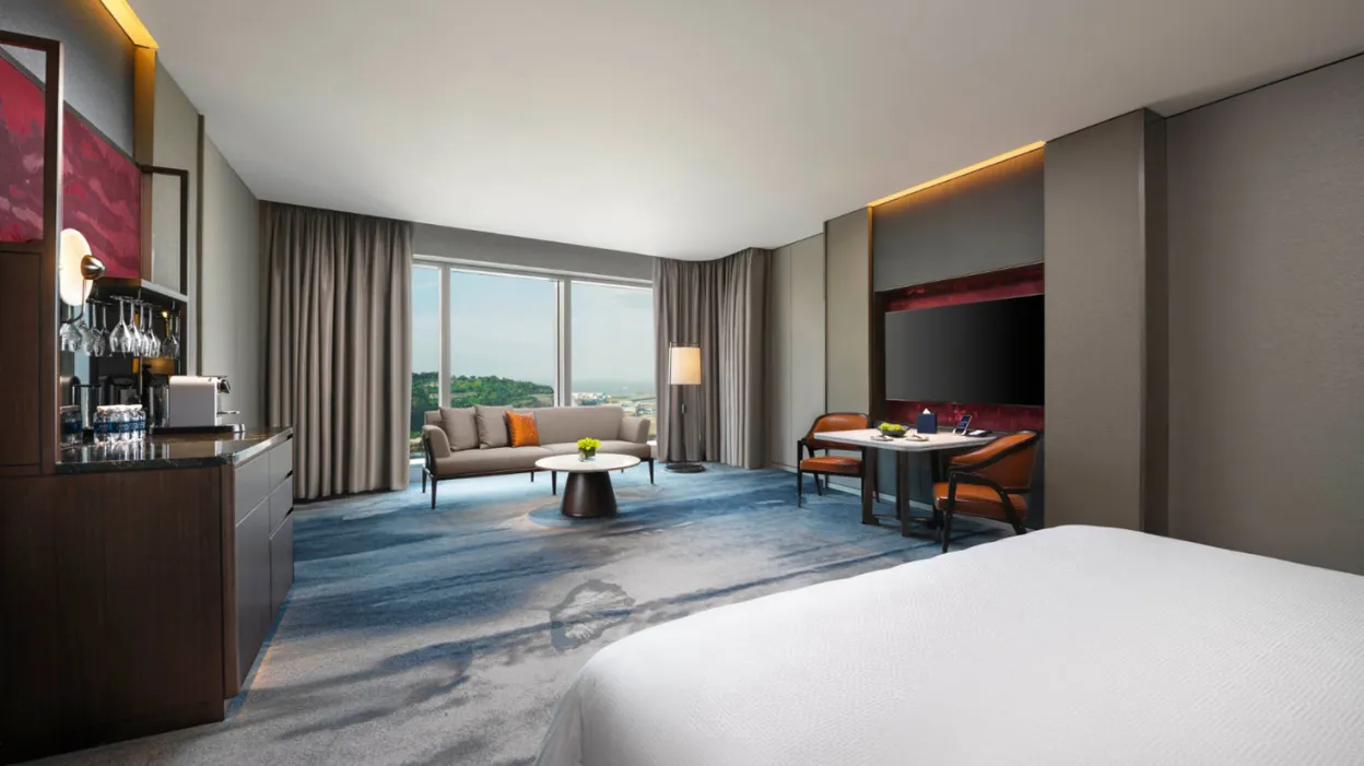 HODW-package_Premier-King-Room-show-dine-top-banner.jpg