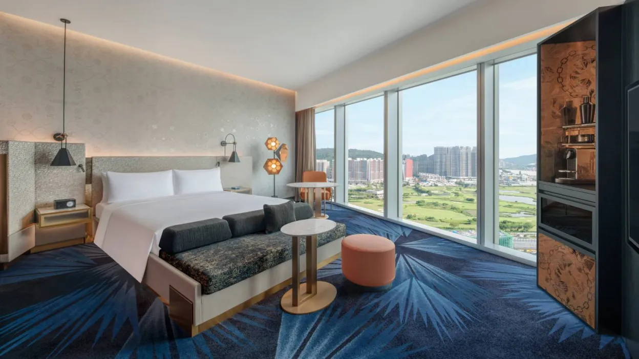 WHO_Spectacular_King_Bedroom_City_View