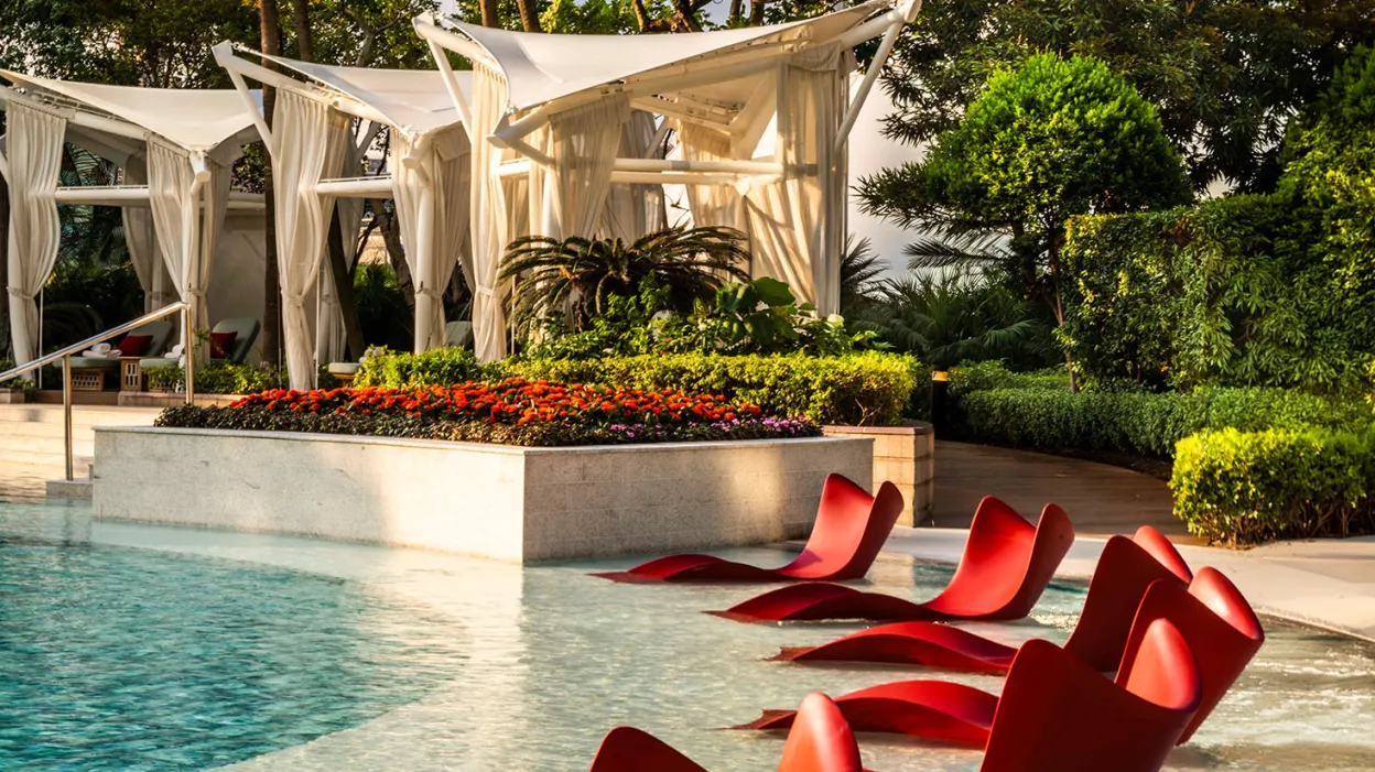 REM_Websiteamenitiestopbanner_L3pool_1468x824.jpg